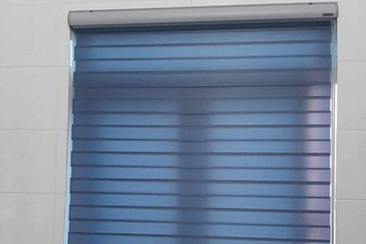 Rèm cầu vồng xanh trắng