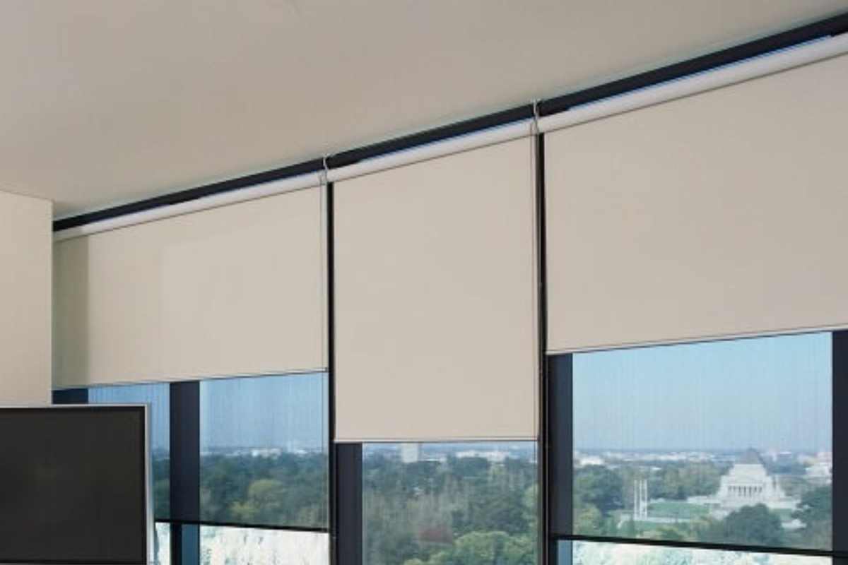 Rèm cuốn vải trơn be