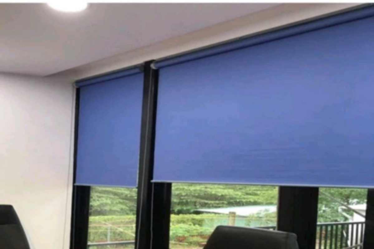 Rèm cuốn vải trơn xanh navy