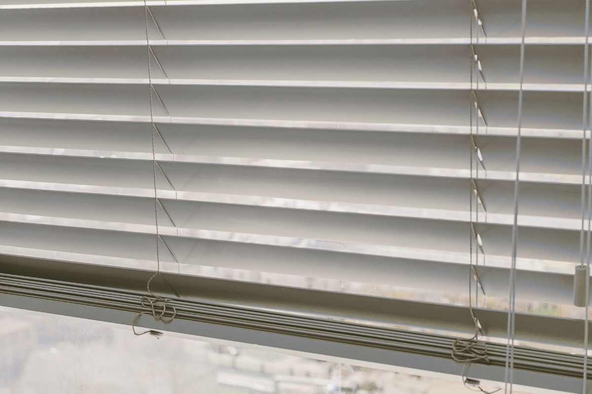 Rèm sáo nhựa trắng