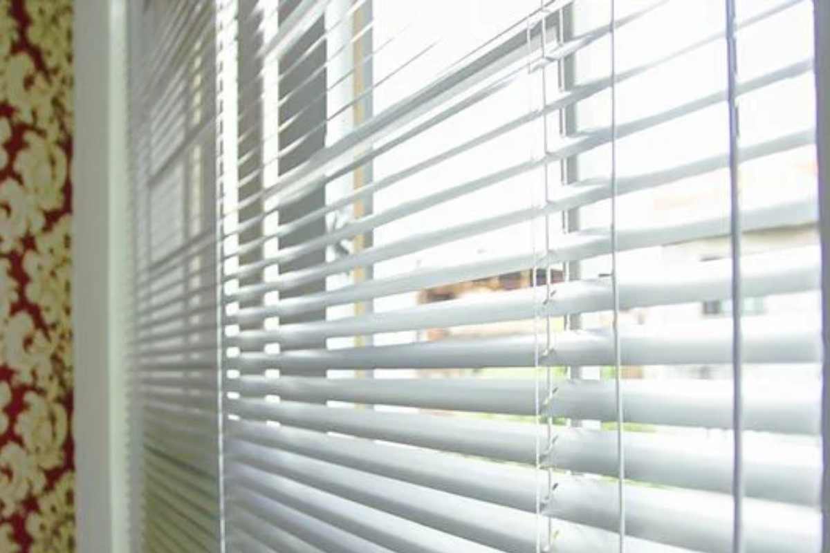 Rèm sáo nhựa trắng