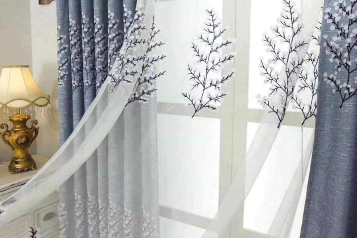 Rèm vải voan hoa văn nhẹ